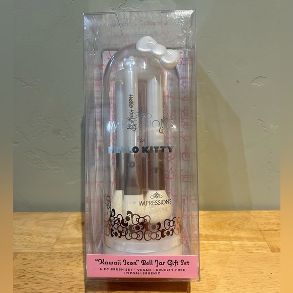 IMPRESSIONS for HELLO KITTY “Kawaii Icon” Bell Jar Makeup Brush Set. Brand New. - Picture 7 of 11